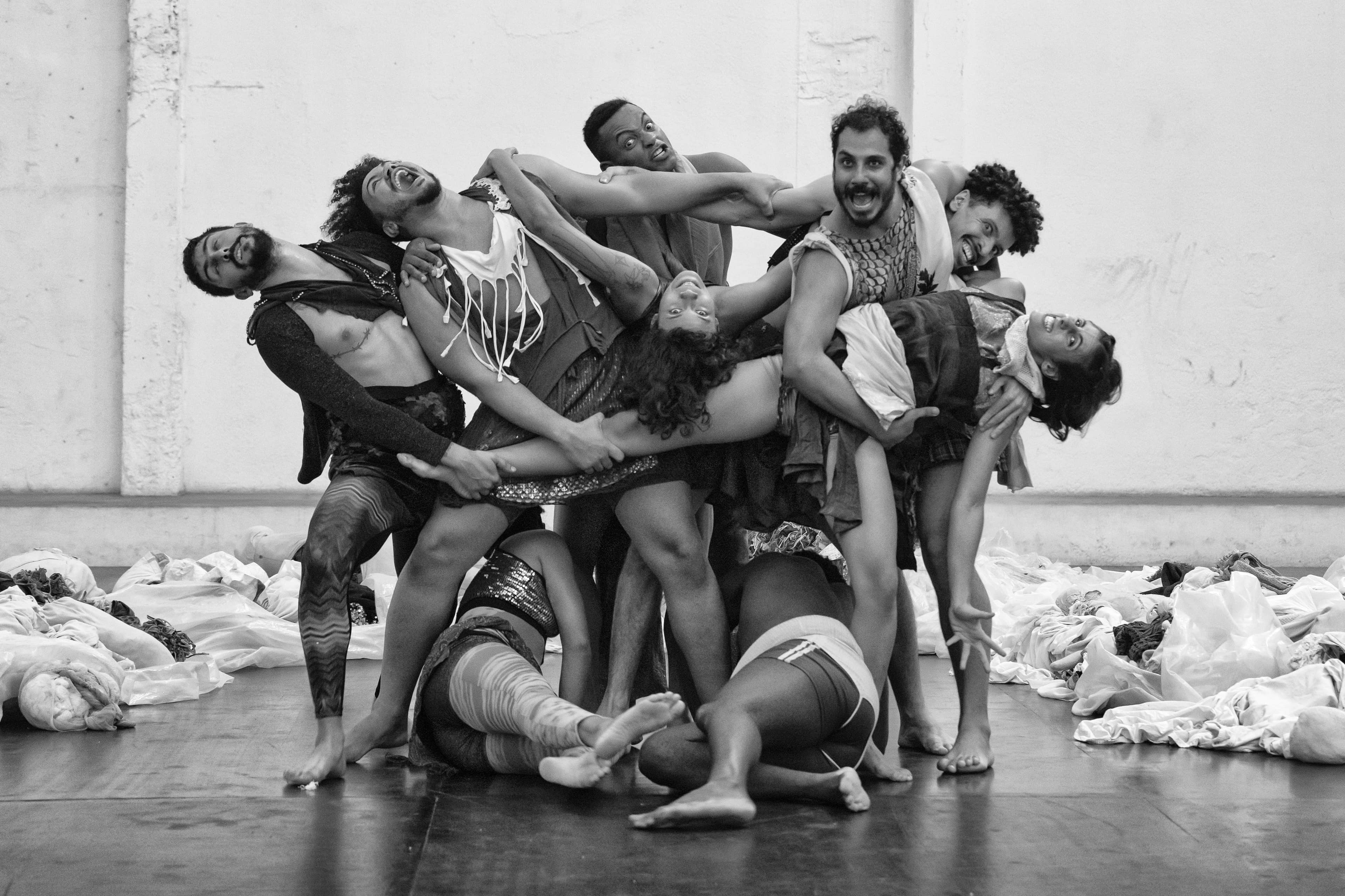 Borda - Lia Rodrigues Cie de Danças