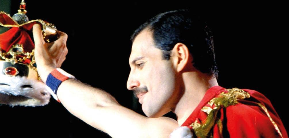 GOD SAVE THE QUEEN VS GOD BLESS AMERICA