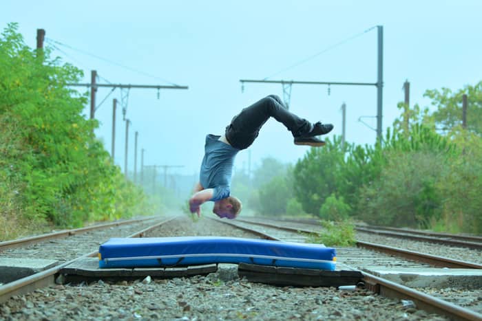 Main-s Tenante-s, par la cie Alex on the wire