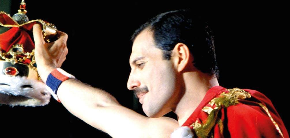 GOD SAVE THE QUEEN VS GOD BLESS AMERICA