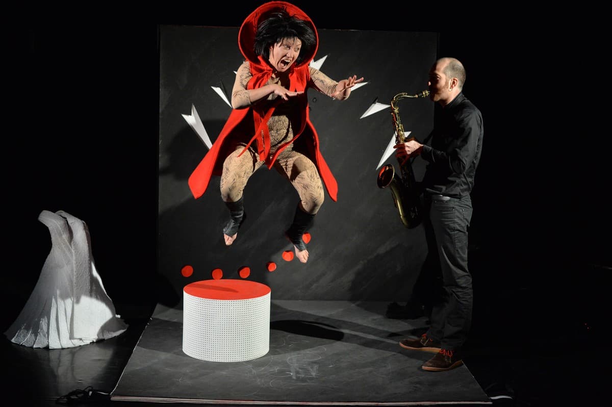 MAMAN CHAPERON - Cie Les 13 Lunes