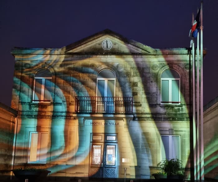 Mapping sur la façade de la mairie