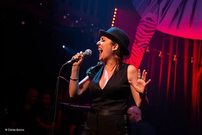 Nina des tomates et des bombes