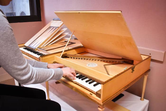 Conservatoire de Bordeaux : Exposition flûtes colonnes et Spinettino-Regale