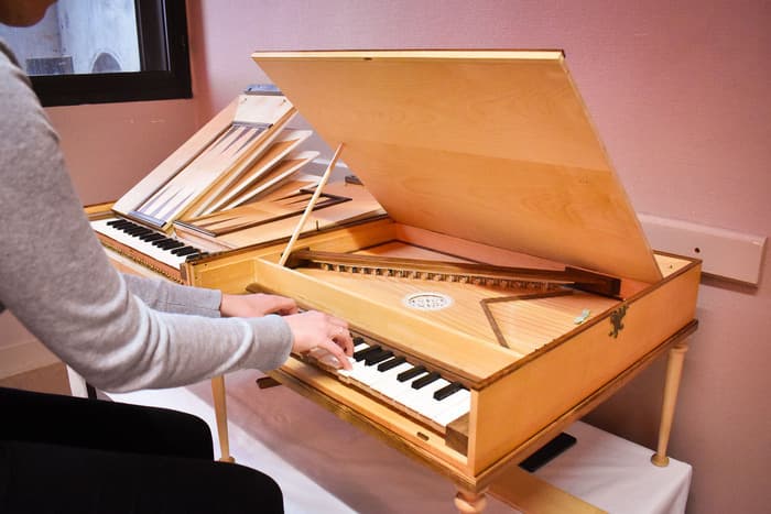 Conservatoire de Bordeaux : Exposition flûtes colonnes et Spinettino-Regale