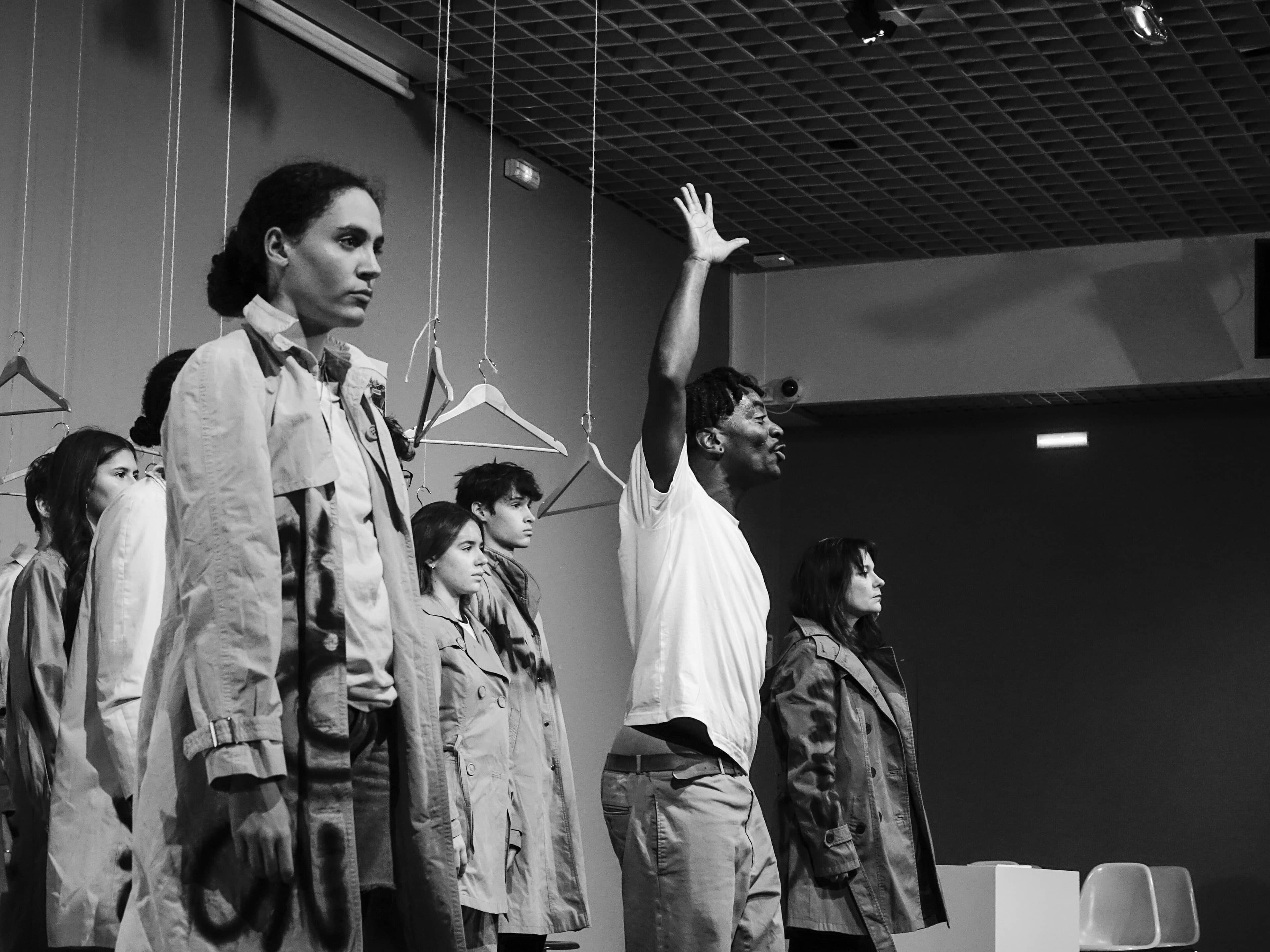 Ils sont nombreux à marcher dans les yeux de Wong-Youk-Hong