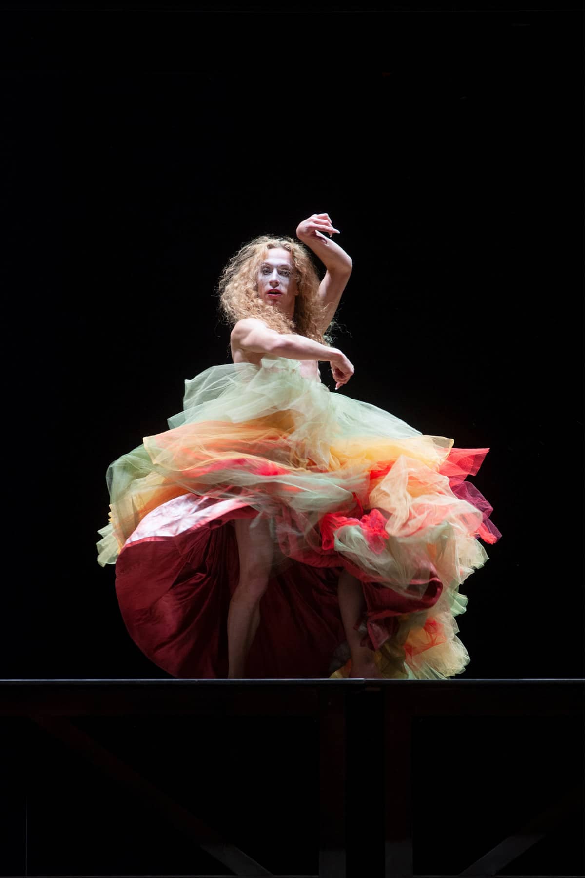 Un boléro -- Dominique Brun & François Chaignaud / Les porteurs d’ombre