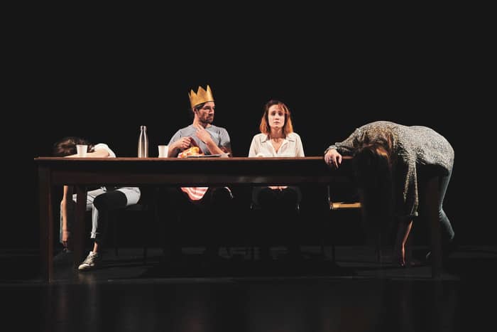 Un poignard dans la poche