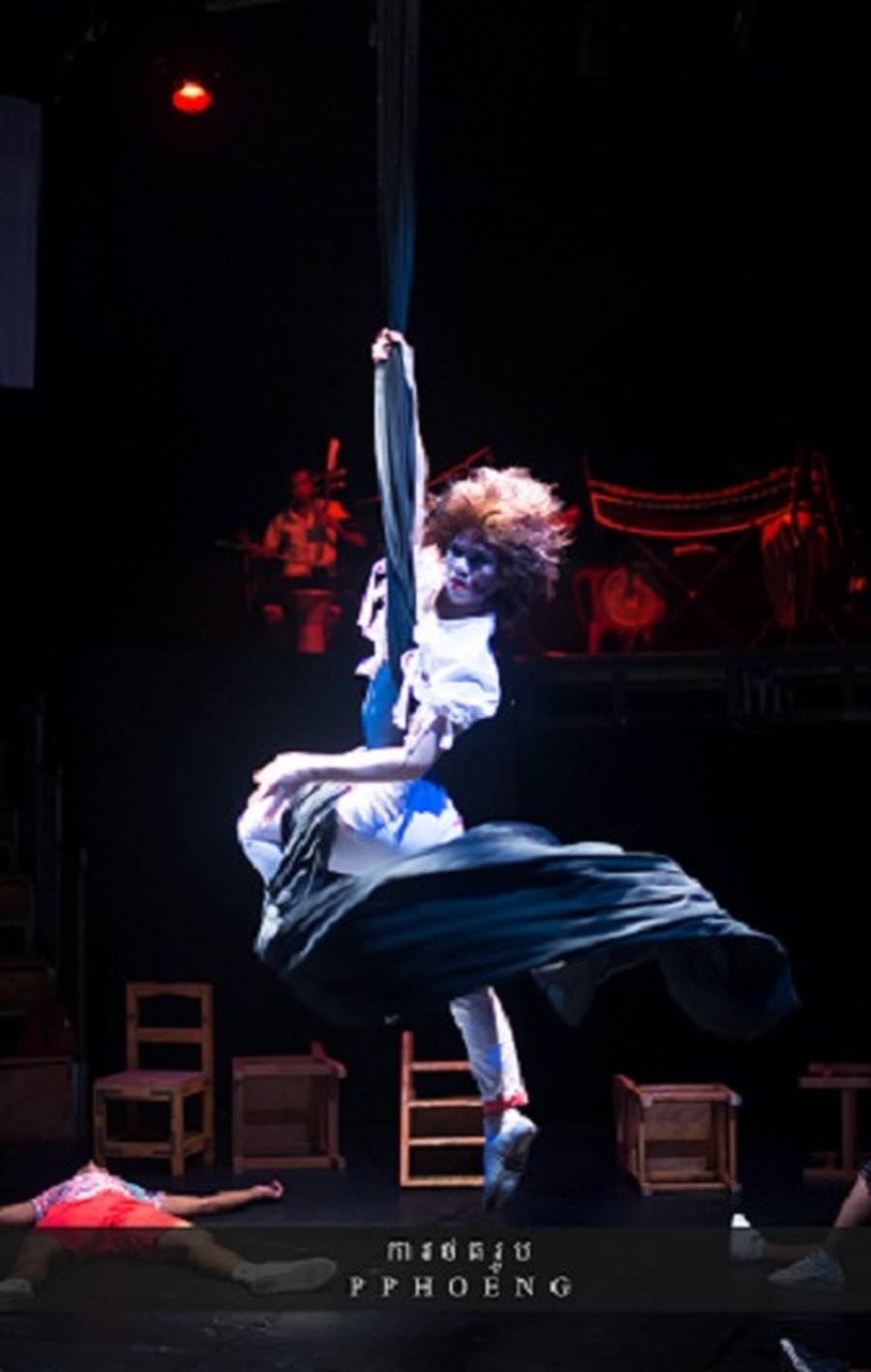 IDA y VUELTA «Chills» par Phare Ponleu Selpak – Cirque du Cambodge