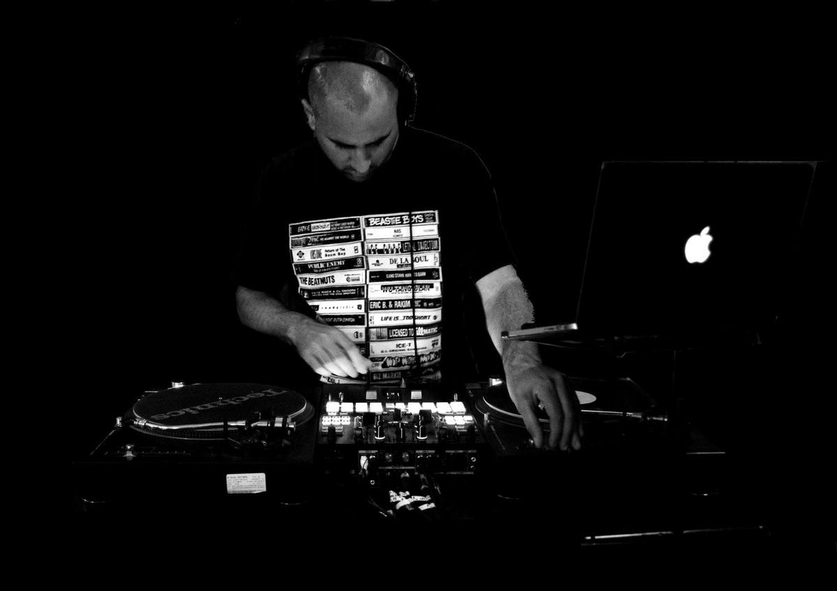 Live DJ : Nick The Funk