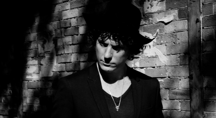 VINCENT BRICKS (SOLO) 