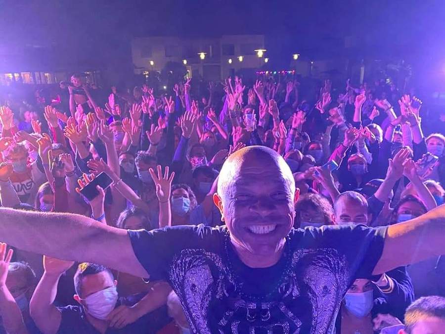 FRANCKY VINCENT ET SES DANSEUSES 