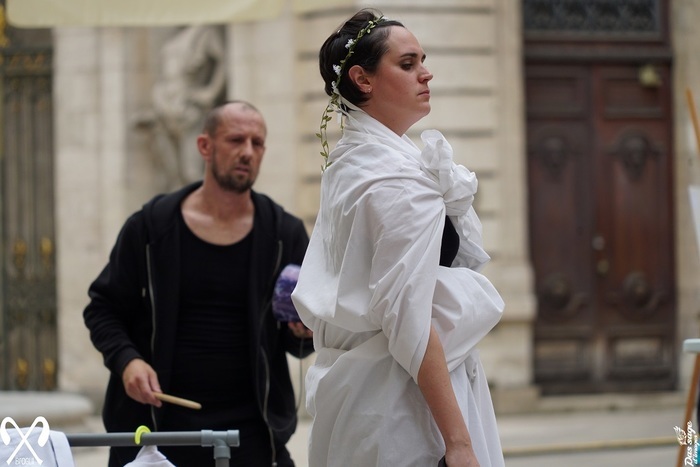 BROGLII par la compagnie Lapin 34