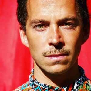 Thibault Cauvin - RACONTE ET JOUE LEO BROUWER