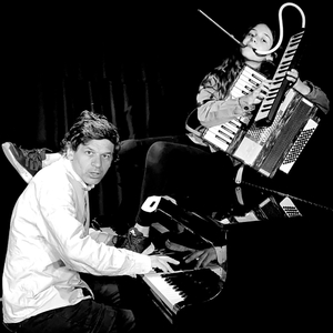 Spectacle inclassable cherche titre ! (chanson, piano et autres)