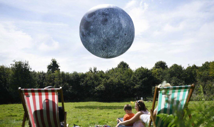 LA LUNE, SI POSSIBLE • La Volière