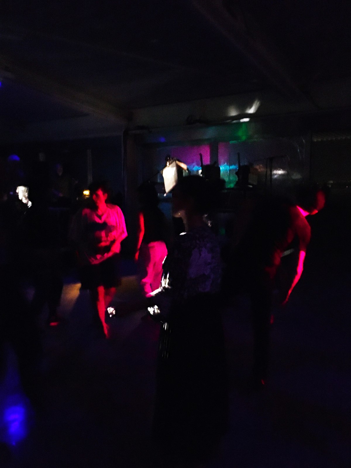 Les boîtes de la nuit / Collectif Einstein on the beach