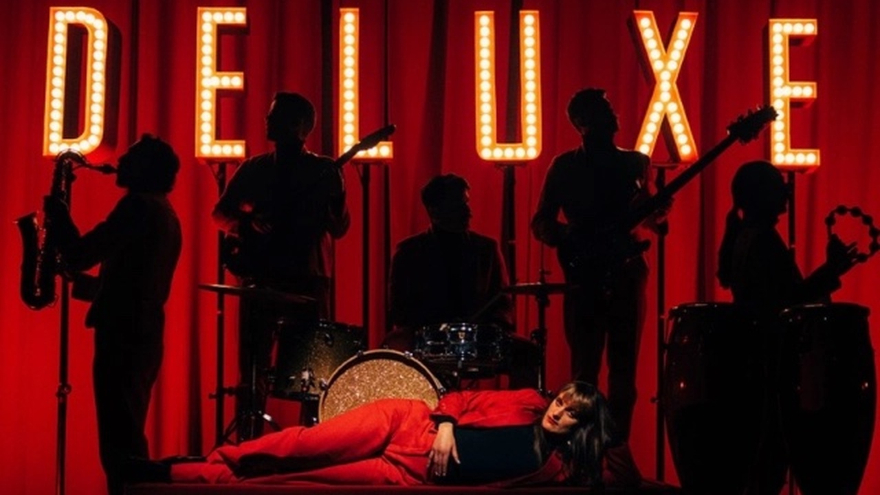 DELUXE