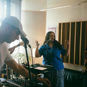 Globe Trotter : Stella & The Longos (live) + Amplitudes + Super Daronne