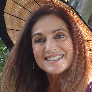 Nora Atalla, poétesse