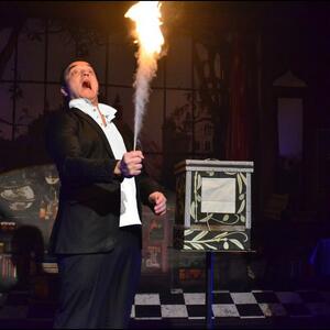 Qui veut la peau du magicien ?