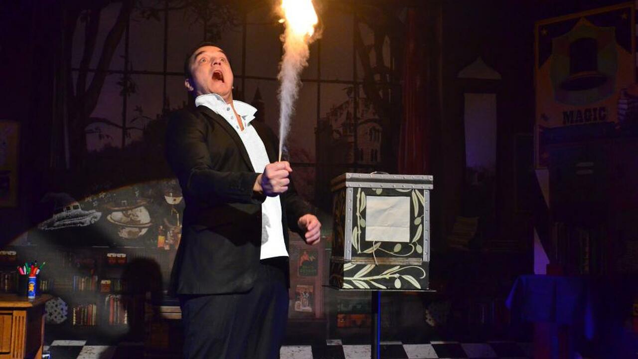 Qui veut la peau du magicien ?