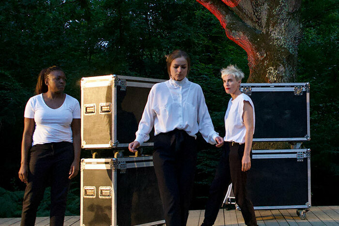 LA BOÎTE (vous n’enterrerez pas Antigone) • Les Attracteurs étranges