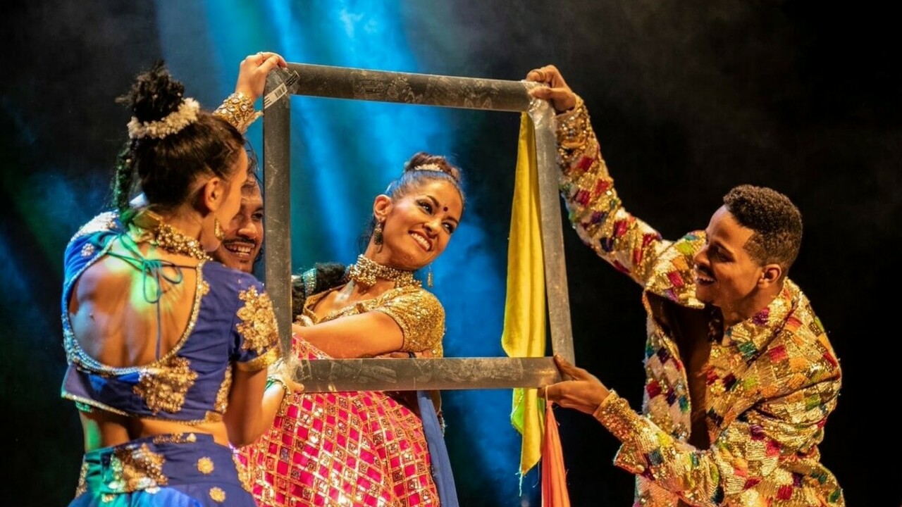 BOLLYWOOD AU RANG MAHAL par AMRAT HUSSAIN