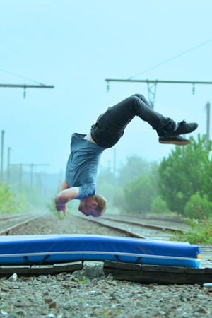 Main-s Tenante-s, par la cie Alex on the wire