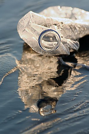 REFLUX, UN POLLUTION MARINE / PAR NICOLE DURIEUX
