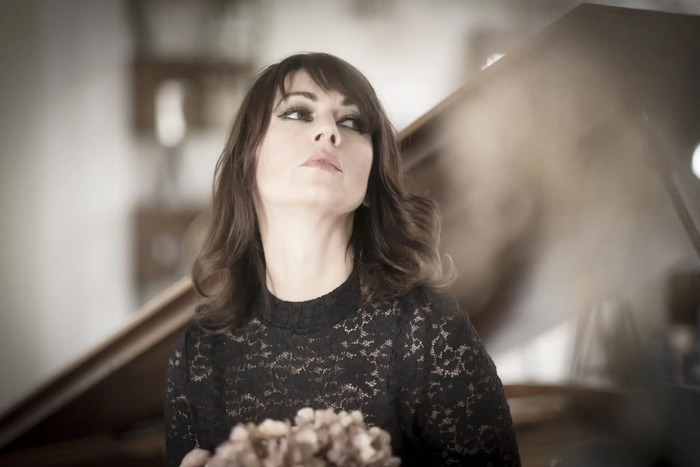 Lecture poétique et musicale de la poétesse Cécile A. Holdban